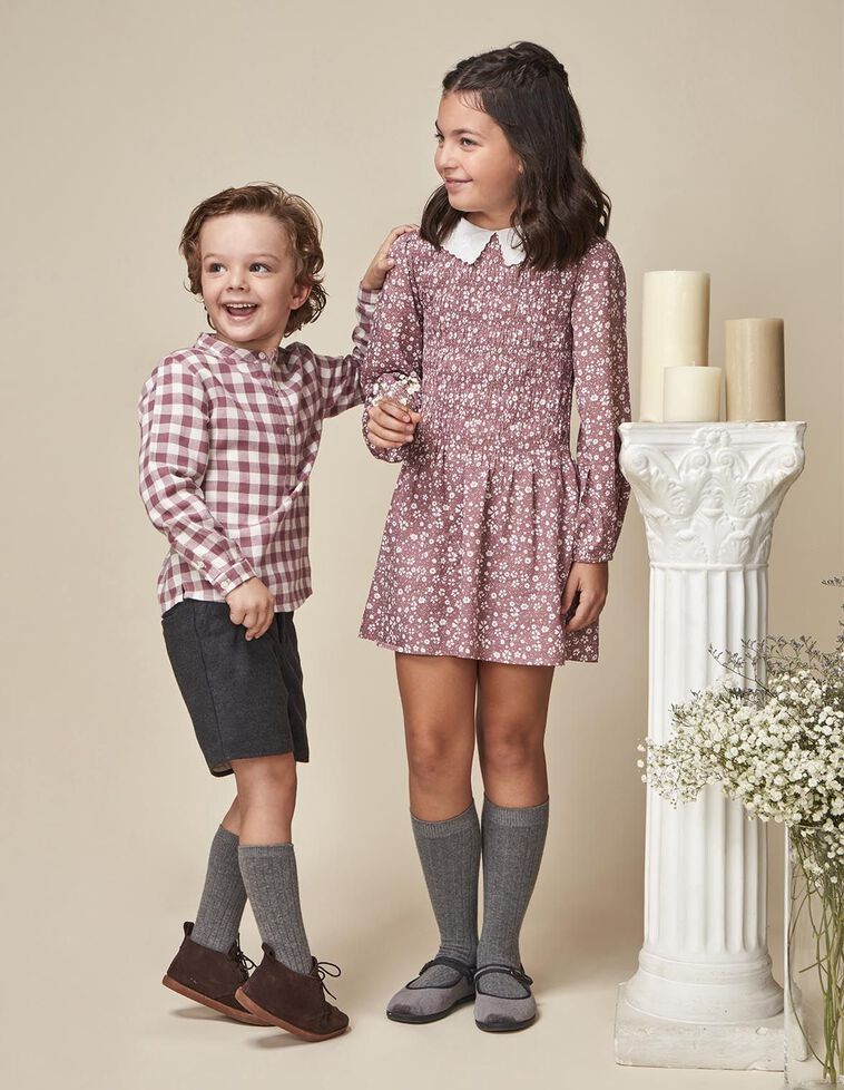 Vestido estampado con cuello blanco bordado