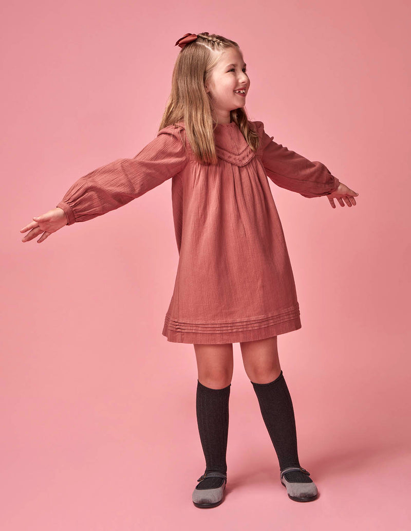 Vestido Con Cuello Babero Y Jaretas En B