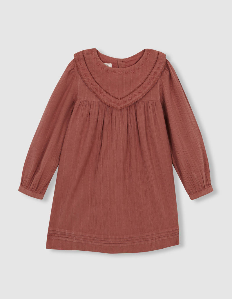 Vestido Con Cuello Babero Y Jaretas En B