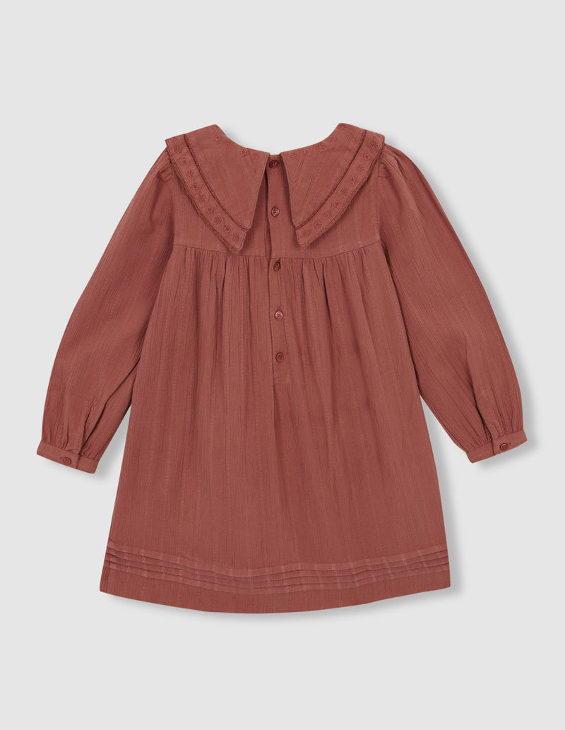 Vestido Con Cuello Babero Y Jaretas En B