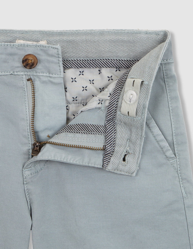Chino corto