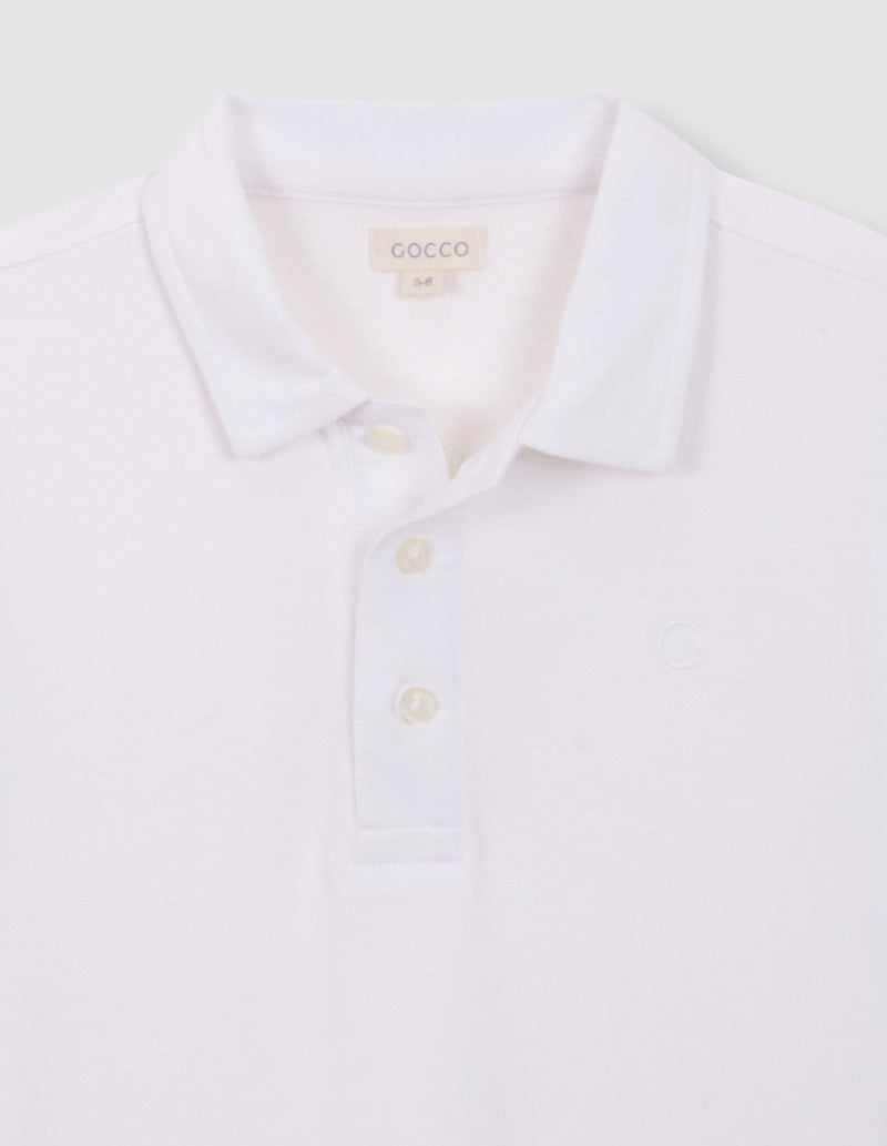 Polo detalles contraste