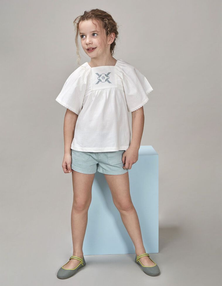 Camiseta con bordado