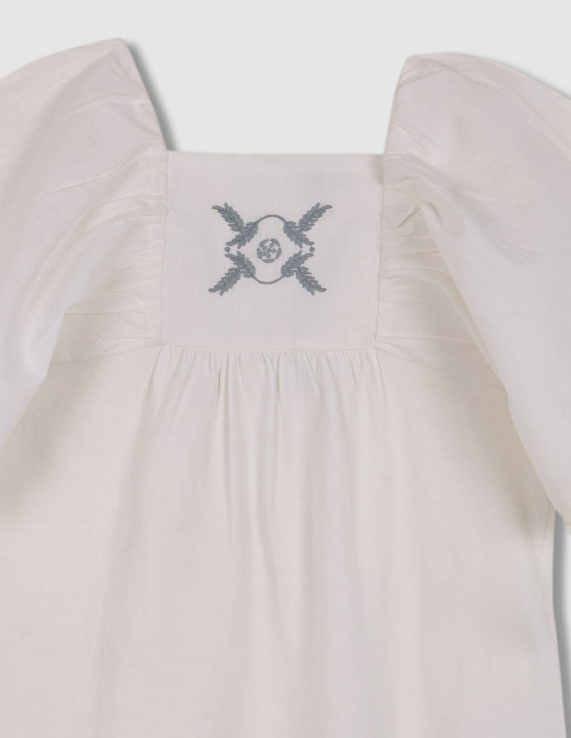 Camiseta con bordado