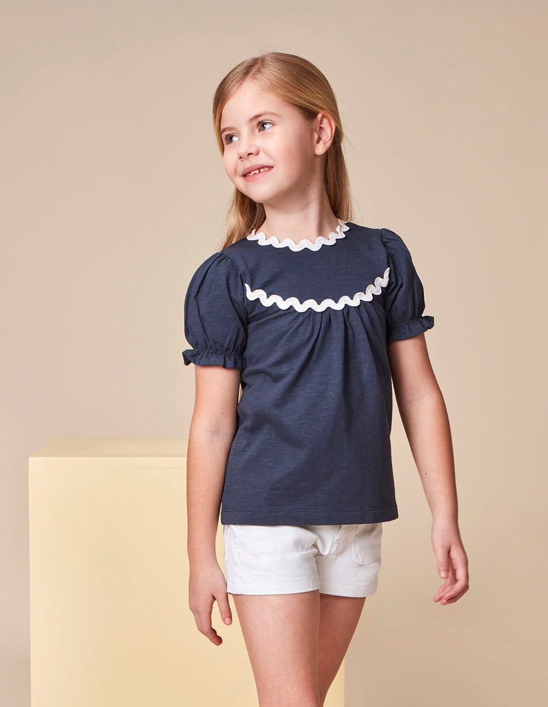 Camiseta con detalle de ondas a contraste