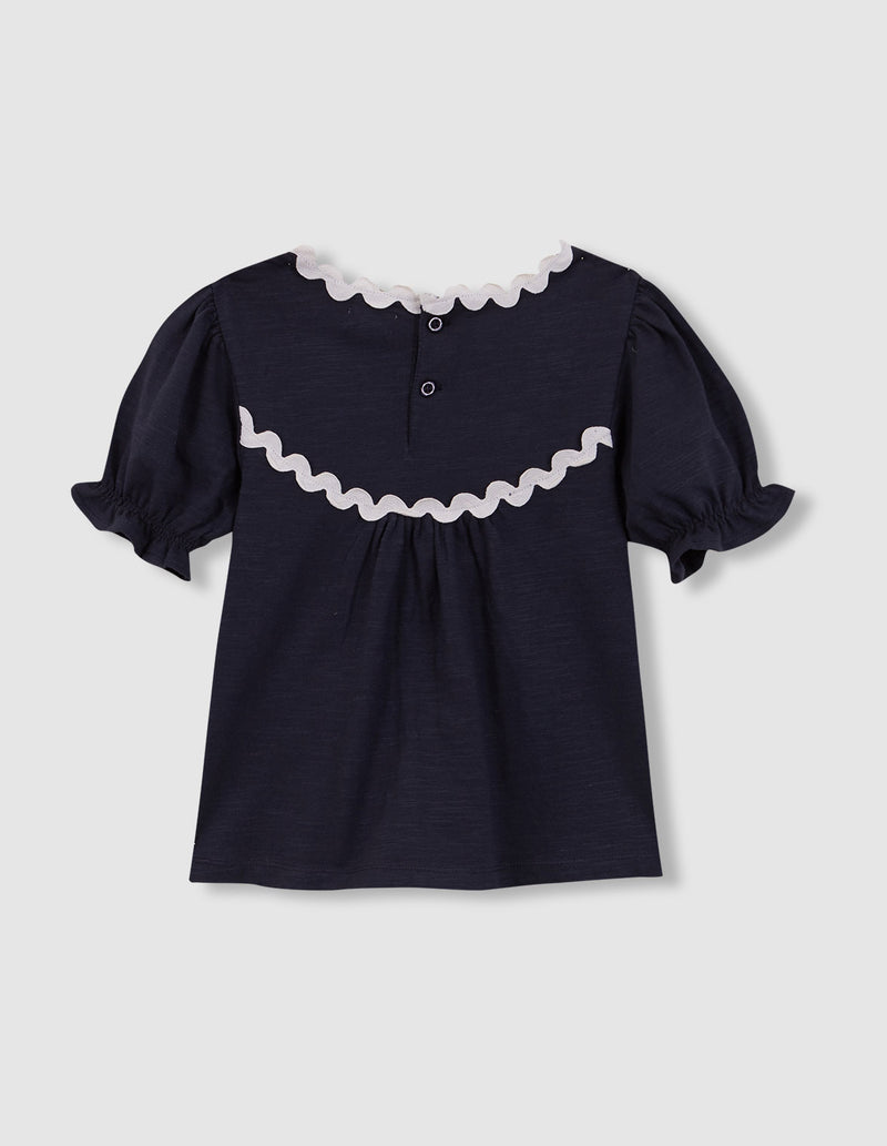 Camiseta con detalle de ondas a contraste
