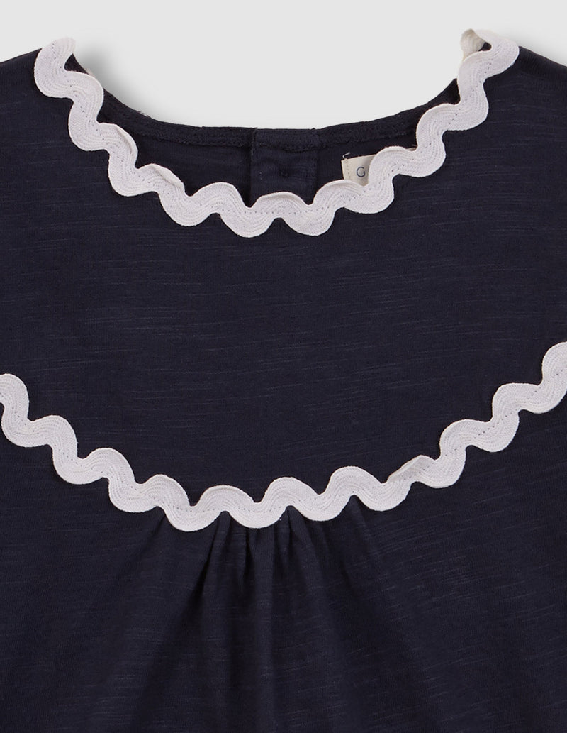 Camiseta con detalle de ondas a contraste