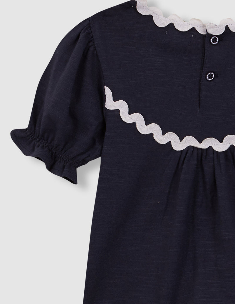 Camiseta con detalle de ondas a contraste