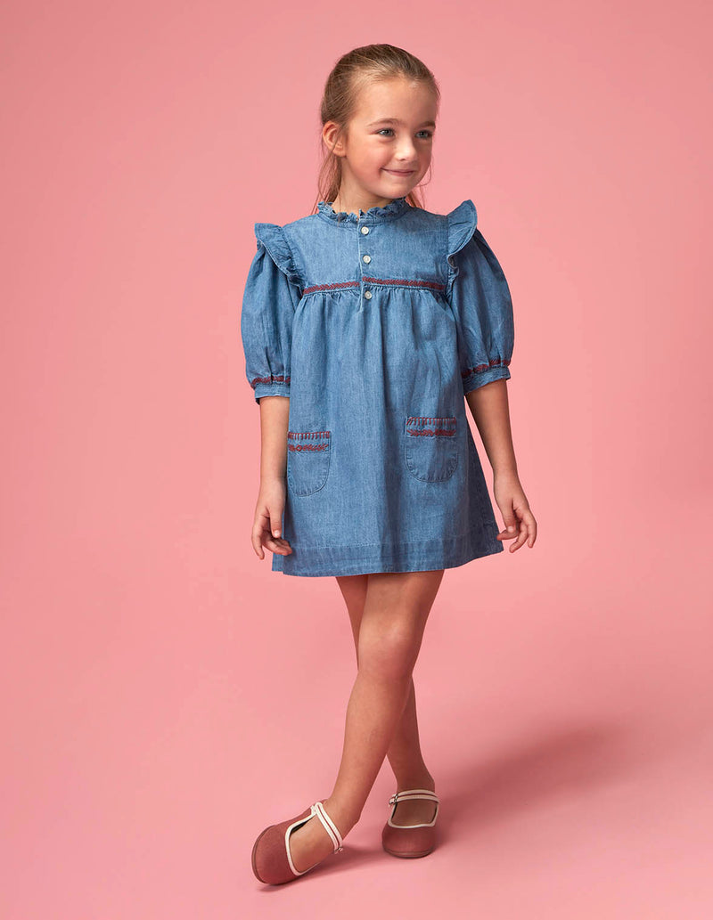 Vestido vaquero con bordados