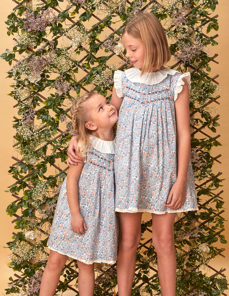 Vestido de florecitas con nido de abeja