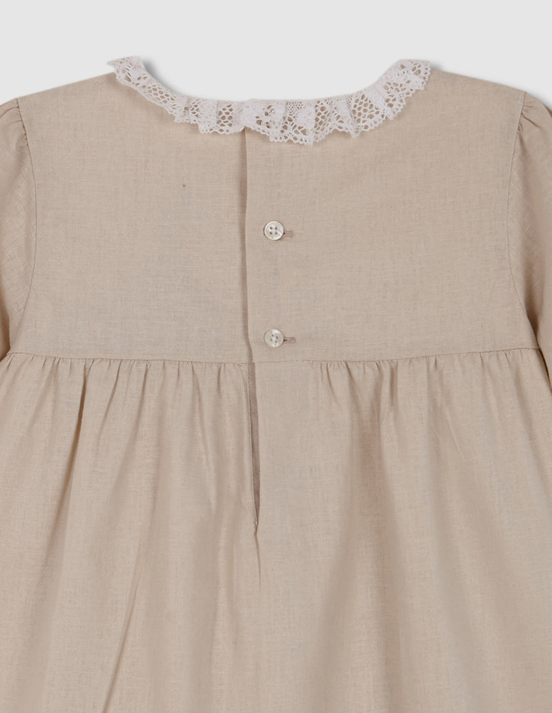 Vestido de lino con tiras bordadas