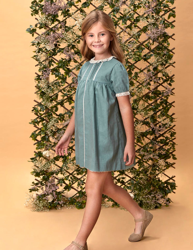 Vestido de lino con tiras bordadas