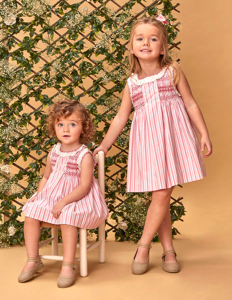 Vestido de rayas con nido de abeja y volantes