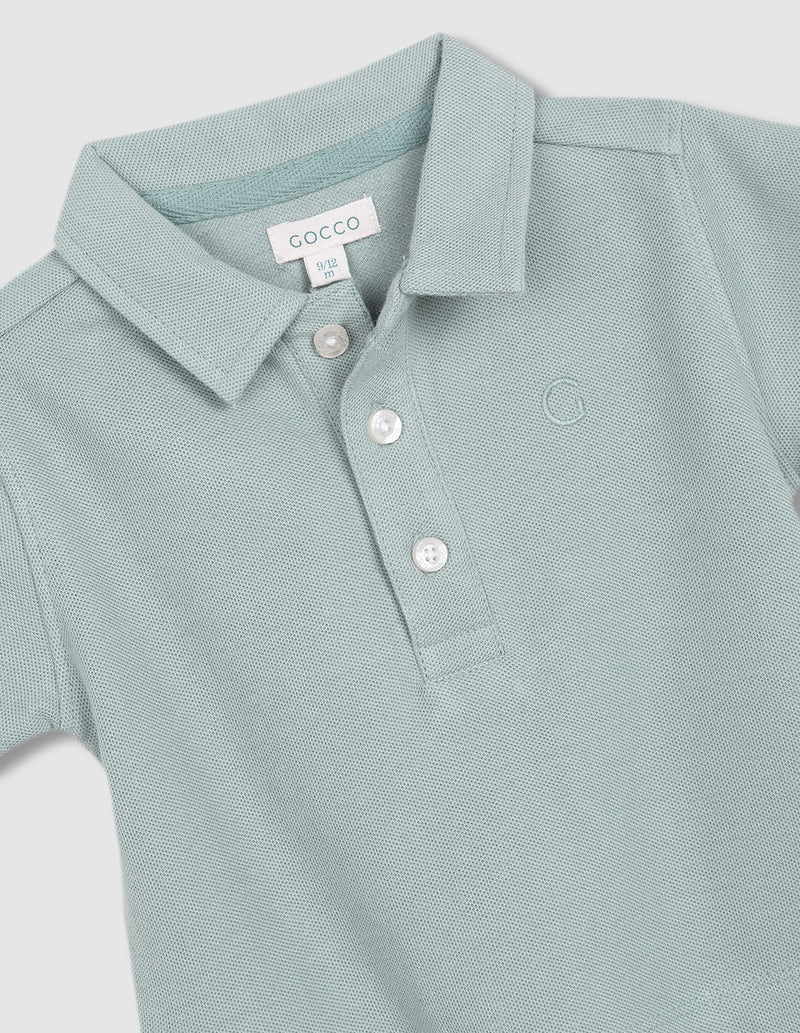Polo detalles contraste
