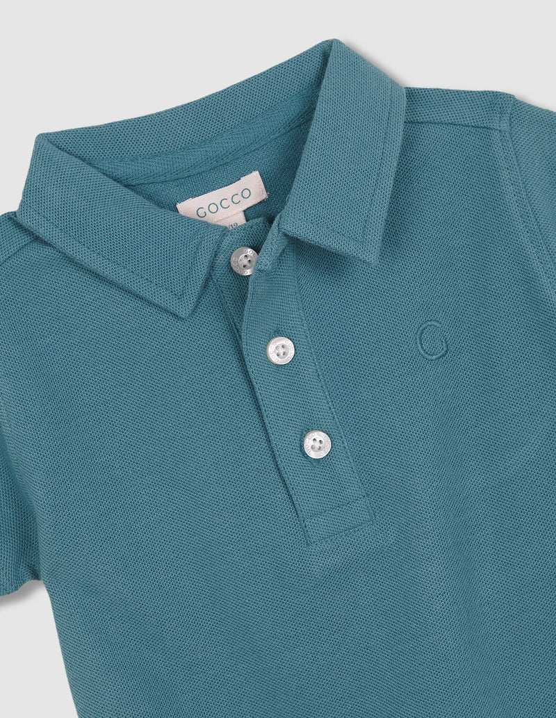 Polo detalles contraste