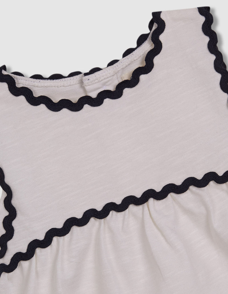 Camiseta con detalle de ondas a contraste