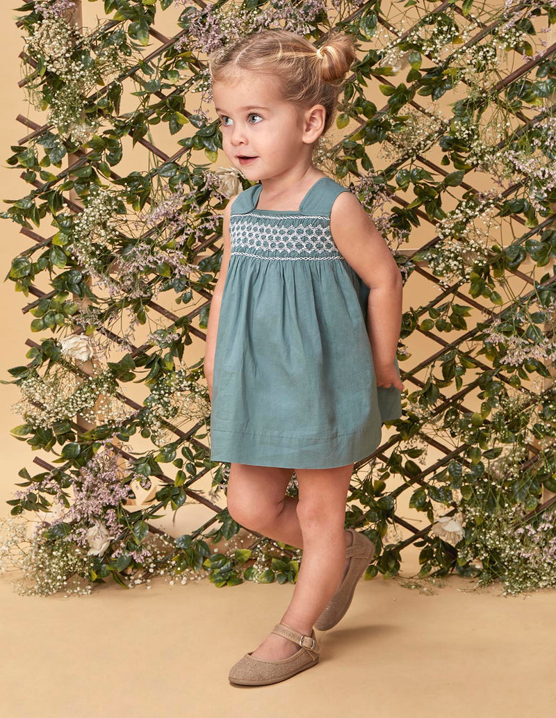 Vestido de popelin con nido de abeja