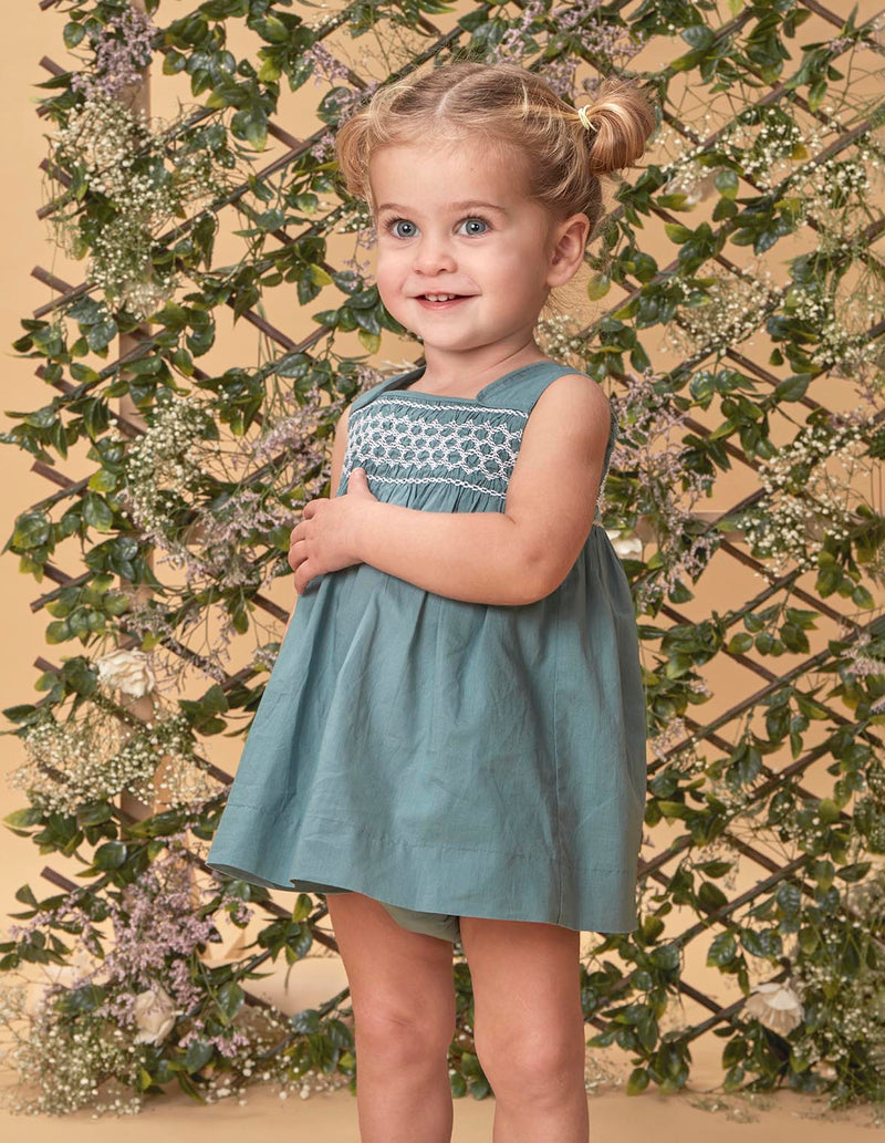 Vestido de popelin con nido de abeja