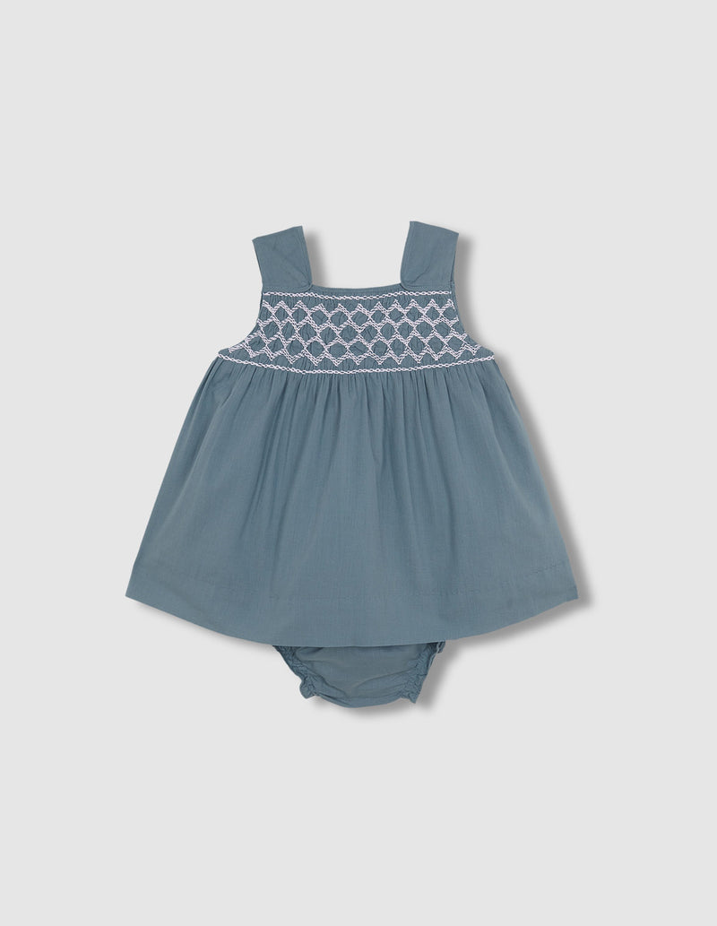 Vestido de popelin con nido de abeja