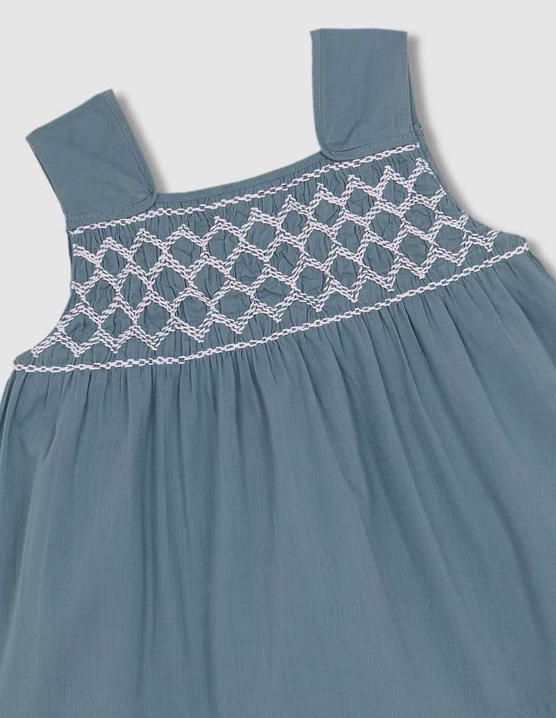 Vestido de popelin con nido de abeja