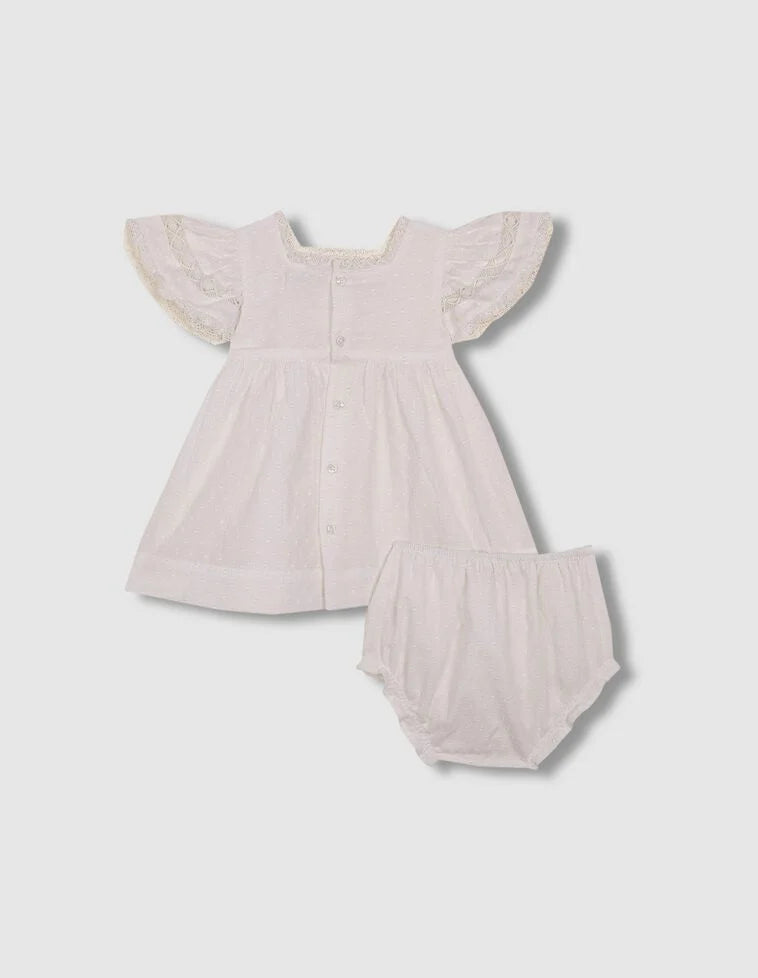 Vestido con jaretas y tiras bordadas