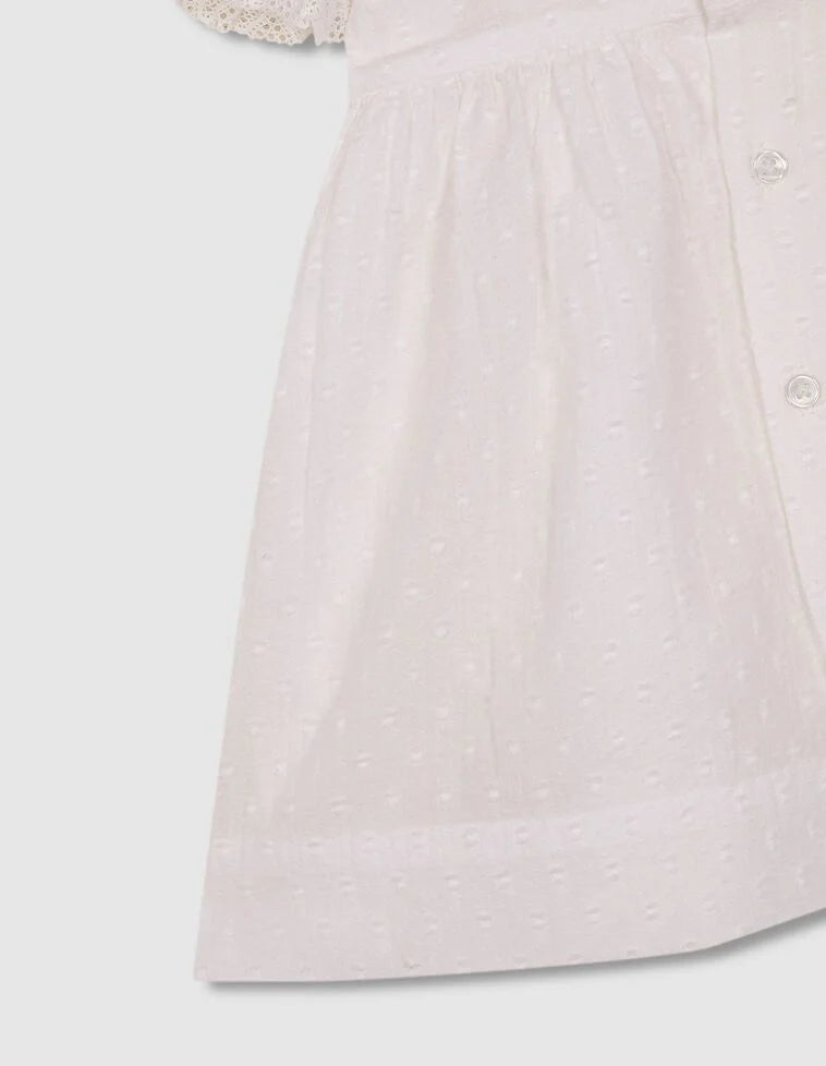 Vestido con jaretas y tiras bordadas