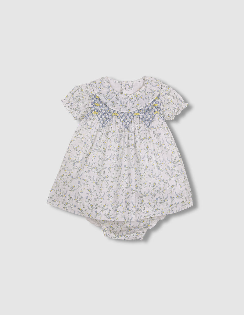 Vestido de florecitas con nido de abeja