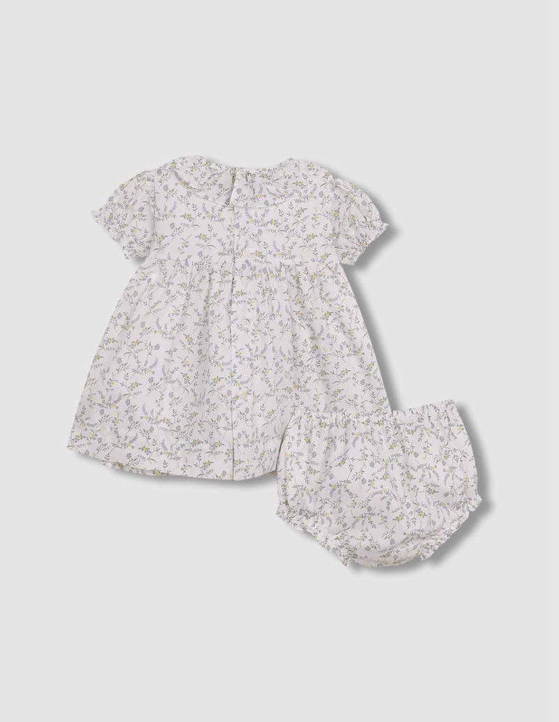 Vestido de florecitas con nido de abeja