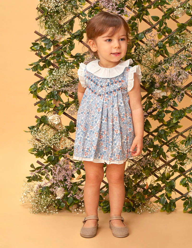 Vestido de florecitas con nido de abeja