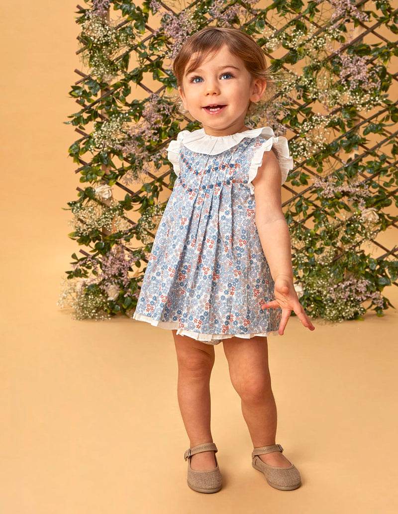 Vestido de florecitas con nido de abeja