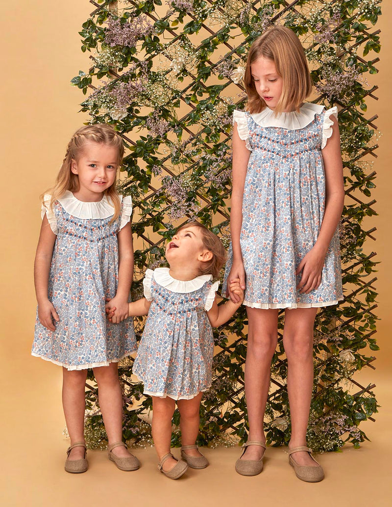 Vestido de florecitas con nido de abeja