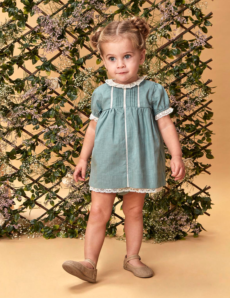 Vestido de lino con tiras bordadas