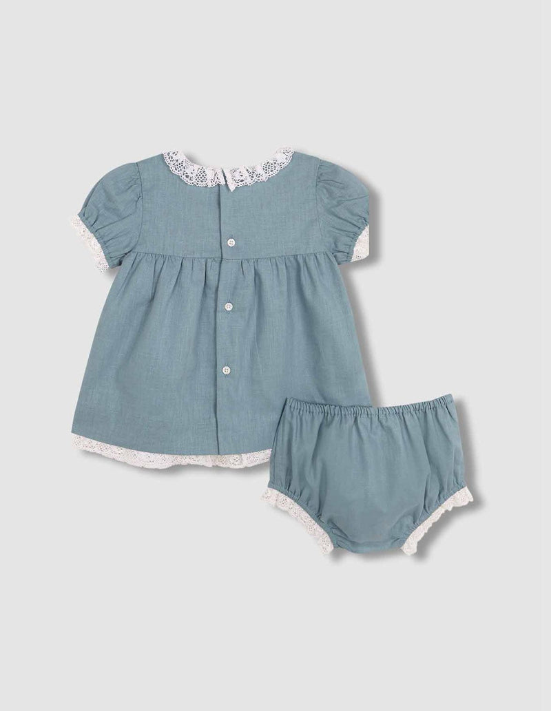 Vestido de lino con tiras bordadas