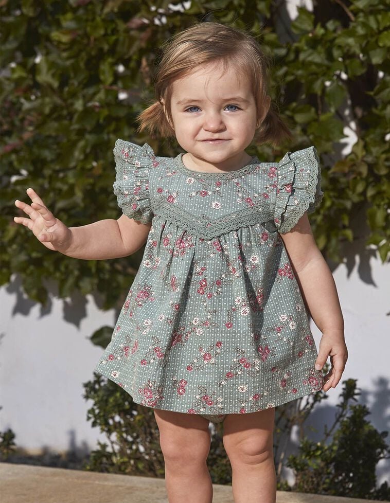 Vestido estampado de flores con tiras bordadas