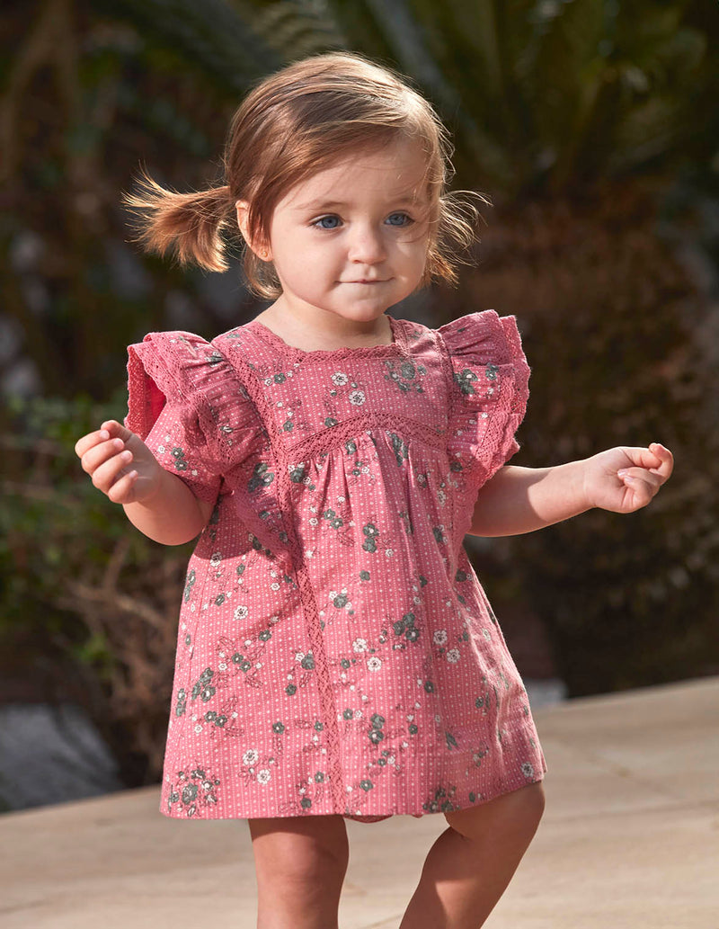 Vestido estampado de flores con volantes