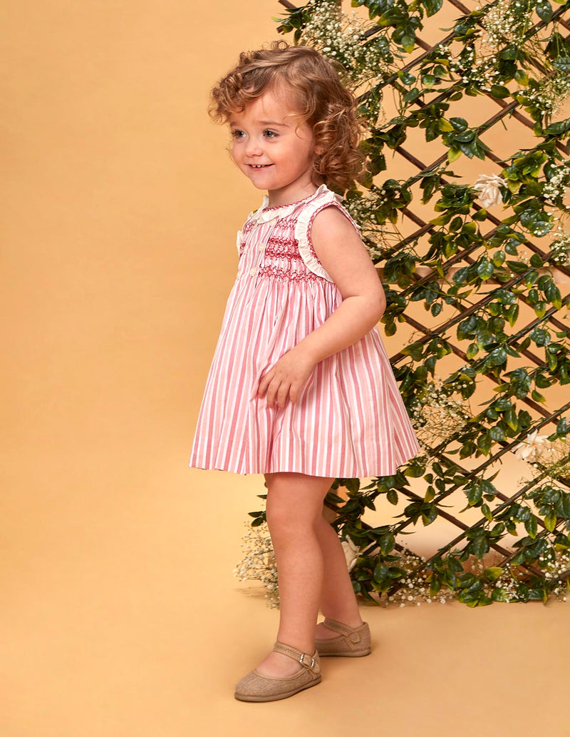 Vestido de rayas con nido de abeja y volantes