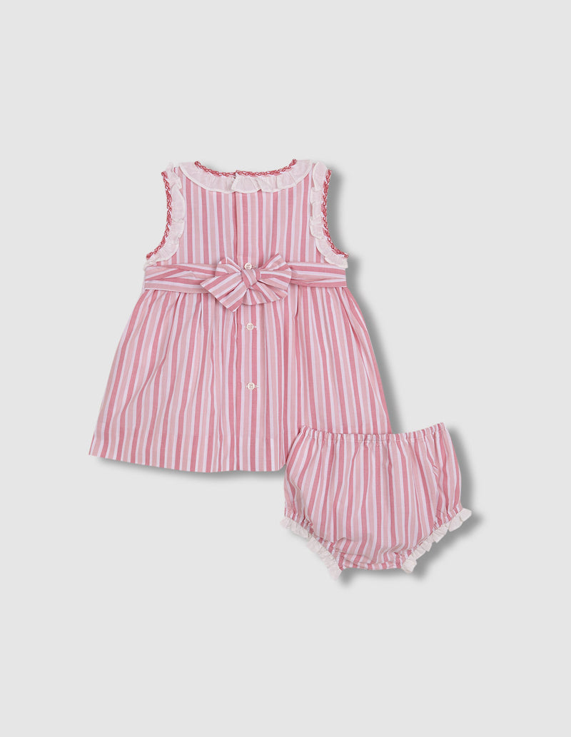 Vestido de rayas con nido de abeja y volantes