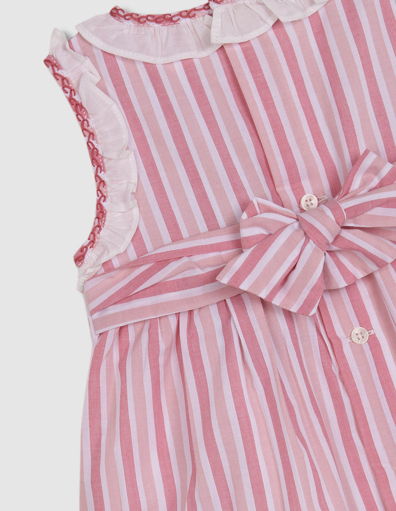 Vestido de rayas con nido de abeja y volantes