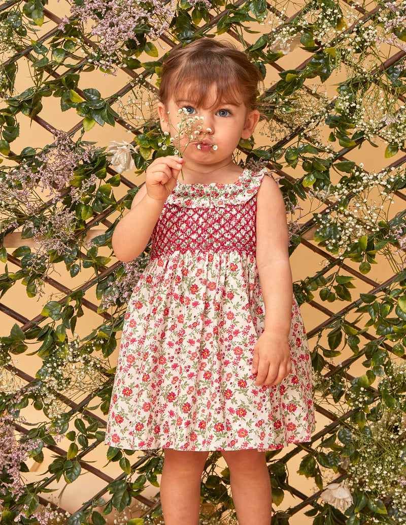 Vestido de flores sin mangas con volante