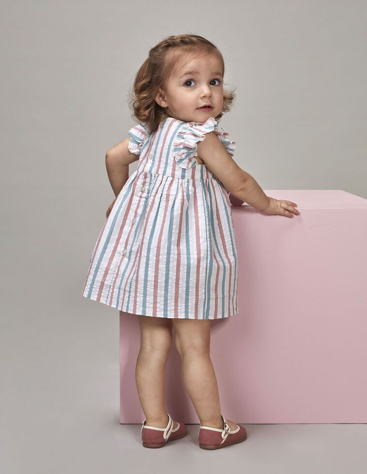 Vestido de rayas con volantes en mangas