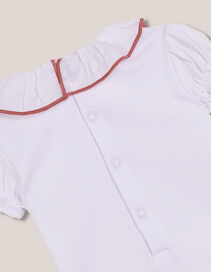 Body blanco con cuello bordado para bebé