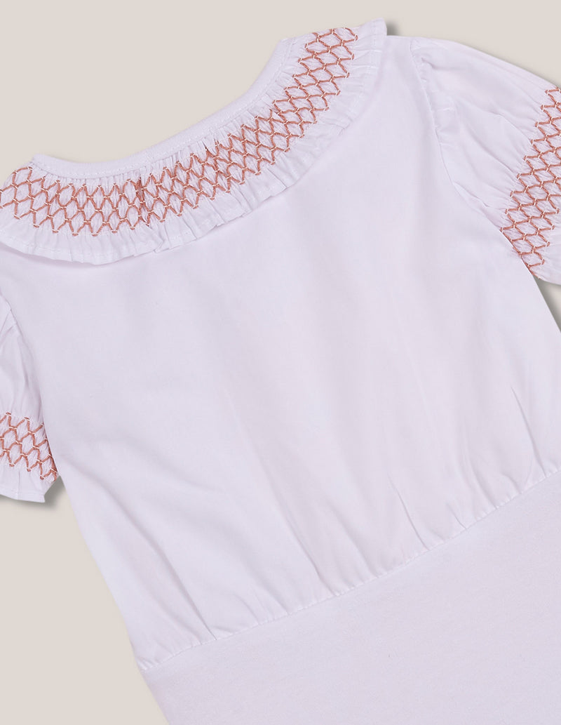 Body con bordado rojo en cuello y mangas