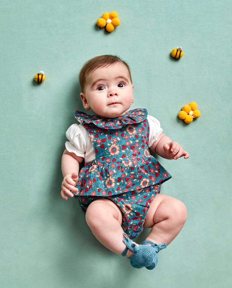 Ranita azul para niña con estampado de flores