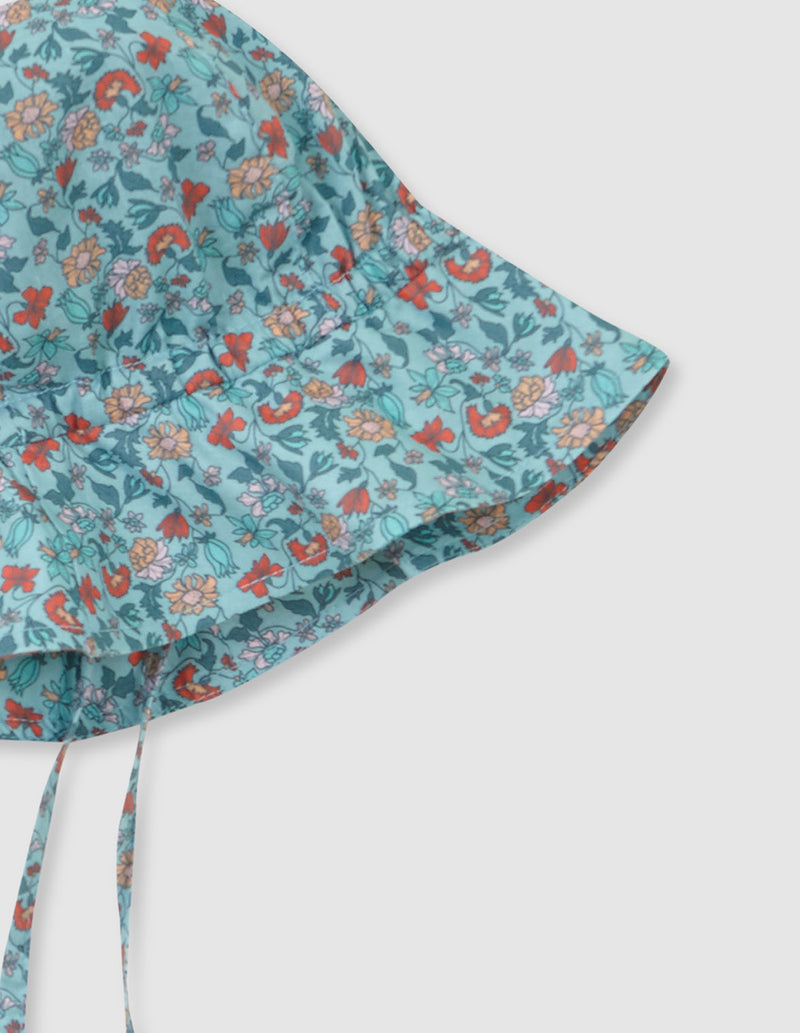 Sombrero con cinta de florecitas