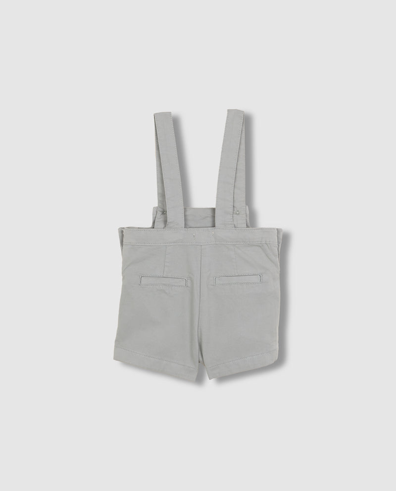 Short con tirantes