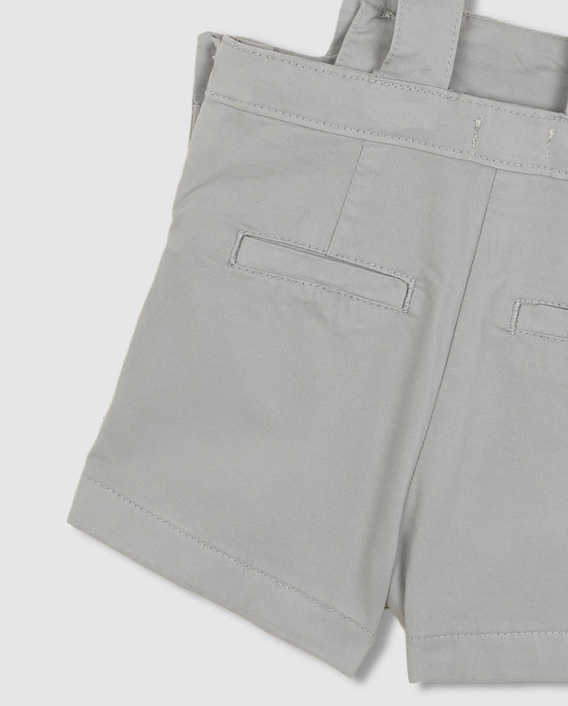 Short con tirantes